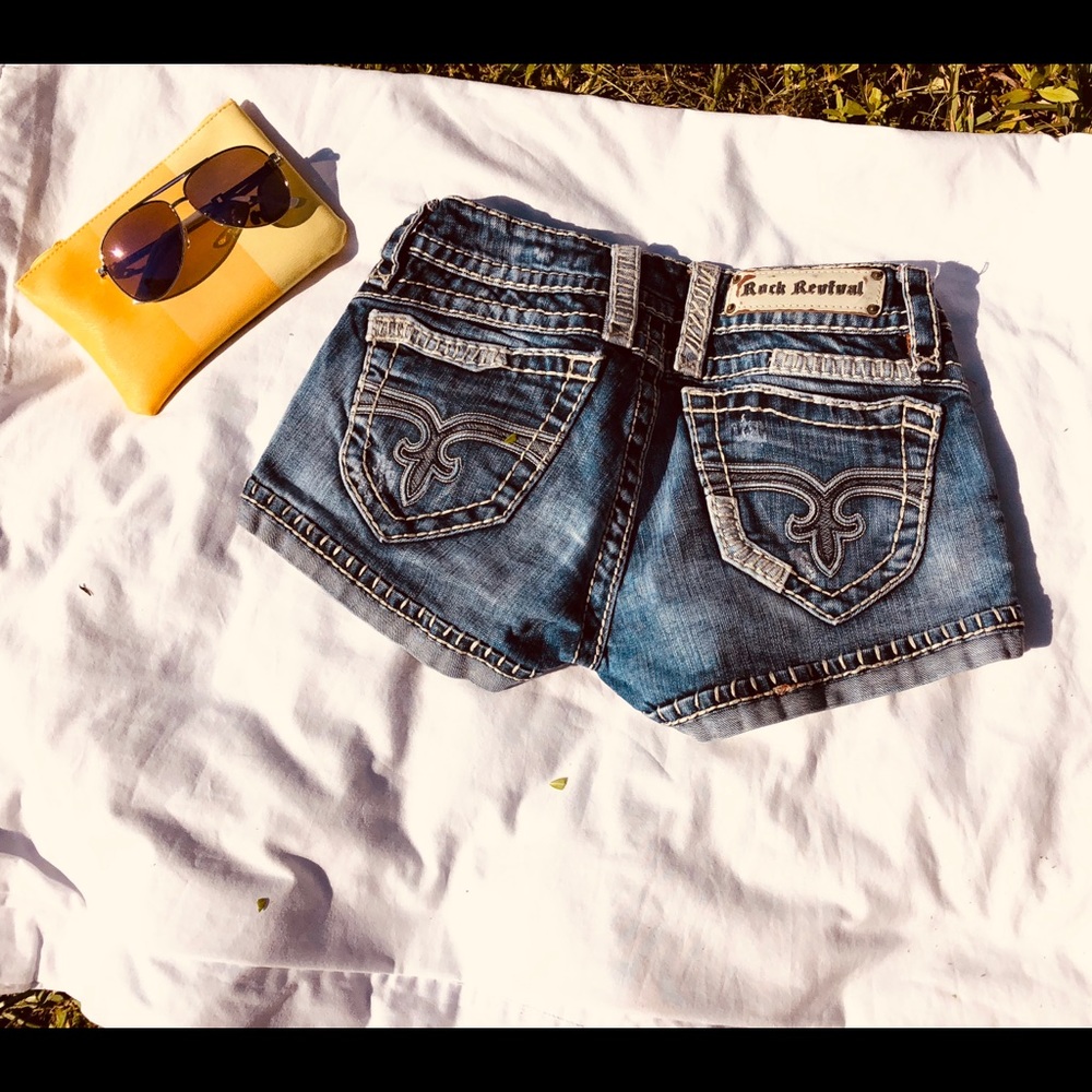 Any short rock revivals. Size 26